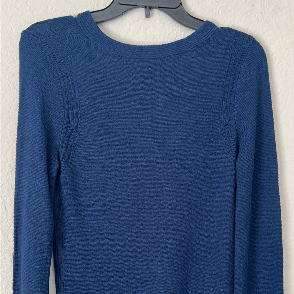 Like New! Free People Navy Blue Knit Crisscross Hi-Lo V-Neck Tunic Sweater in S - Picture 8 of 12